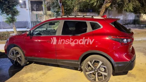 نيسان قشقاي 2020 أحمر غامق مستعملة للبيع - 2