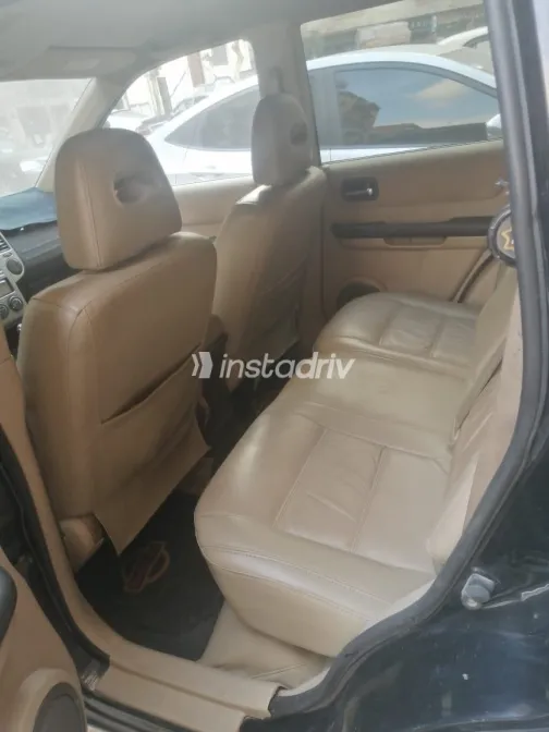 نيسان اكس تريل 2010 أبيض مستعملة للبيع - 2