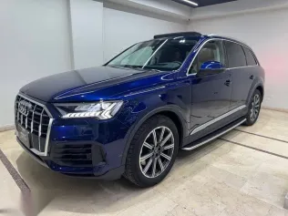 اودي Q7 2023 أزرق غامق مستعملة للبيع