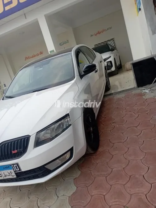 سكودا اوكتافيا A7 2016 أبيض مستعملة للبيع - 1