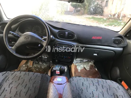 هيونداي اكسنت 2005 أبيض مستعملة للبيع - 7