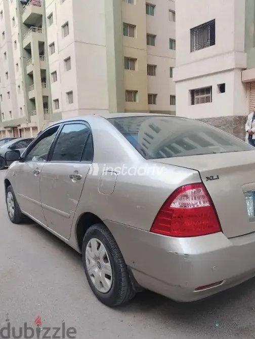 تويوتا كورولا 2005 أبيض مستعملة للبيع - 1