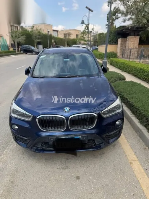 بي ام دبليو X1 2019 أزرق غامق مستعملة للبيع - 2