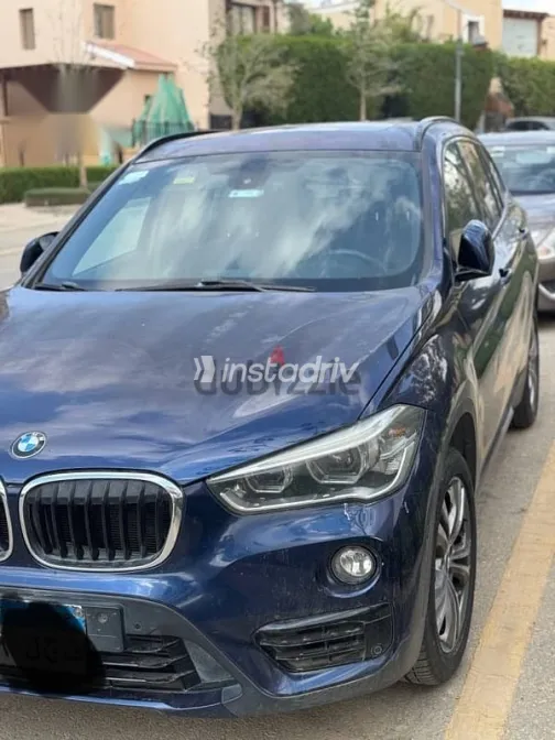 بي ام دبليو X1 2019 أزرق غامق مستعملة للبيع - 3