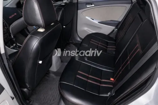 هيونداي اكسنت RB 2012 فضي مستعملة للبيع - 1