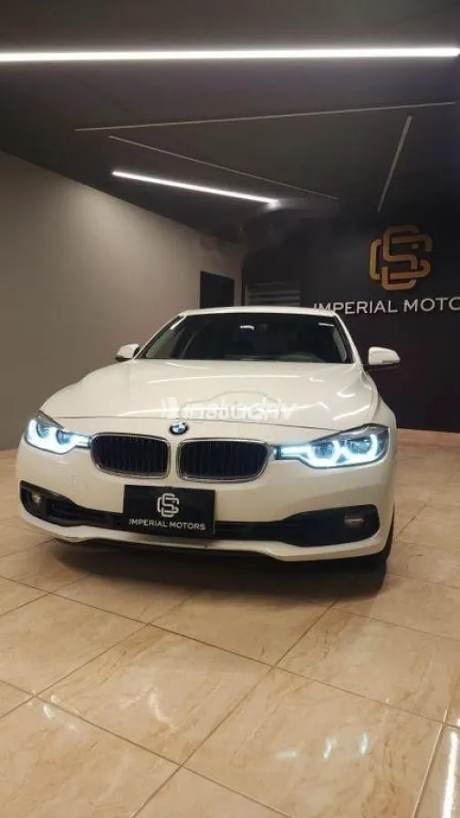 بي ام دبليو 318 2019 أبيض مستعملة للبيع - 1