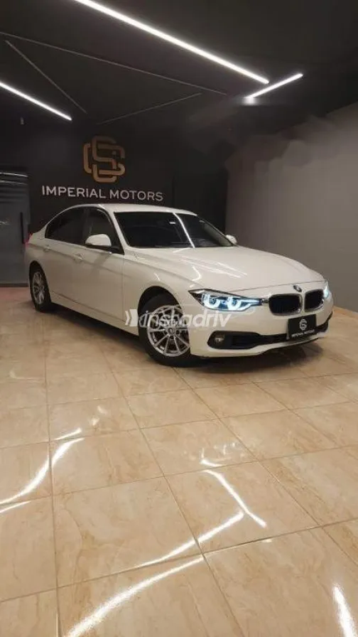 بي ام دبليو 318 2019 أبيض مستعملة للبيع - 2