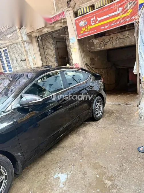 هيونداي إلنترا 2018 أسود مستعملة للبيع - 3