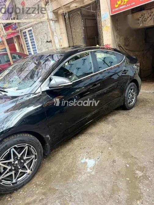 هيونداي إلنترا 2018 أسود مستعملة للبيع - 5
