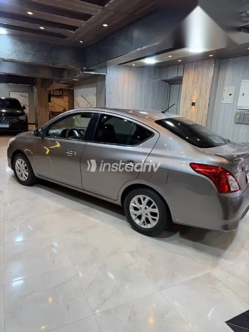 نيسان صنى 2017 رمادي مستعملة للبيع - 3