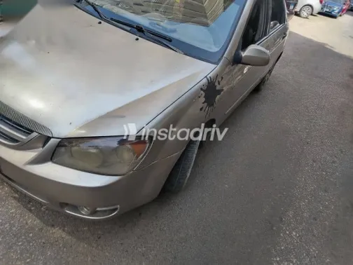 كيا سيراتو 2006 ذهبي مستعملة للبيع - 3