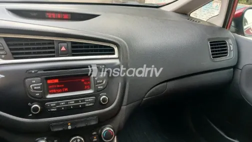 Kia Ceed 2019 White Used for Sale - 3