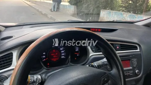 Kia Ceed 2019 White Used for Sale - 4