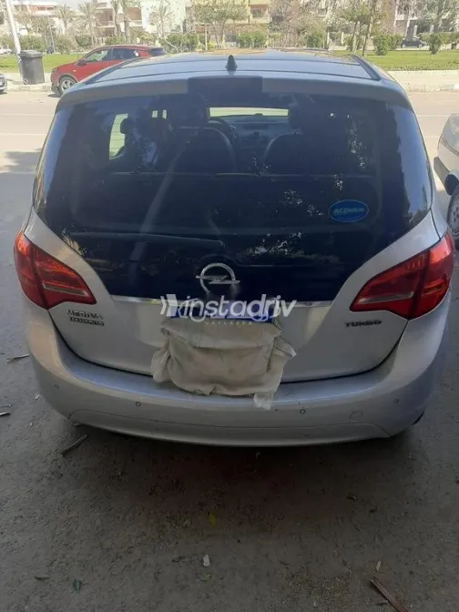 اوبل ميريفا 2015 فضي مستعملة للبيع - 1