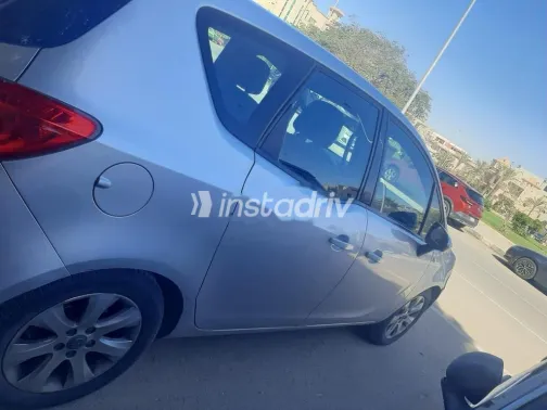 اوبل ميريفا 2015 فضي مستعملة للبيع - 4