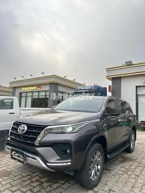 تويوتا فورتشنر 2022 بني مستعملة للبيع - 2