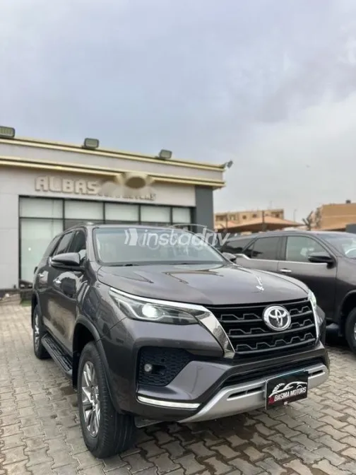 تويوتا فورتشنر 2022 بني مستعملة للبيع - 3