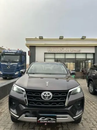تويوتا فورتشنر 2022 بني مستعملة للبيع