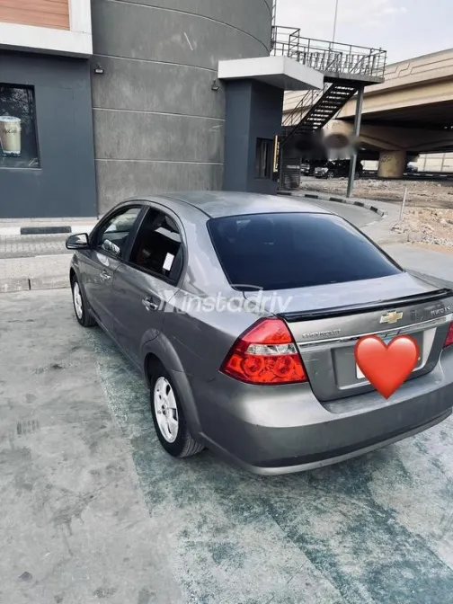 شيفروليه افيو 2016 رمادي غامق مستعملة للبيع - 1