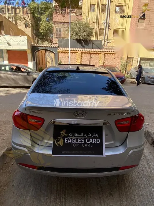 هيونداي إلنترا 2021 فضي مستعملة للبيع - 2