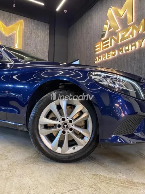 مرسيدس C 180 2019 أزرق غامق مستعملة للبيع - 2