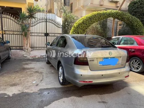 سكودا فانتازيا 2010 ذهبي مستعملة للبيع - 3