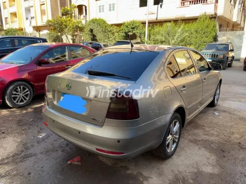 سكودا فانتازيا 2010 ذهبي مستعملة للبيع - 5