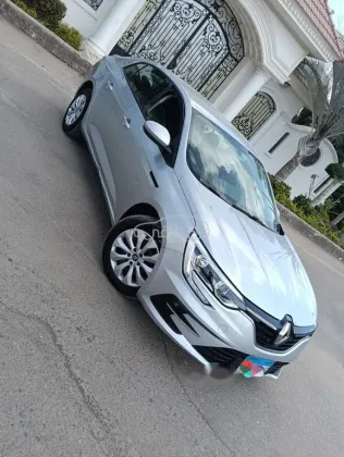 رينو ميجان 2022 فضي مستعملة للبيع