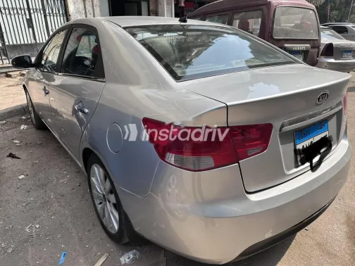 كيا سيراتو 2011 فضي مستعملة للبيع - 1