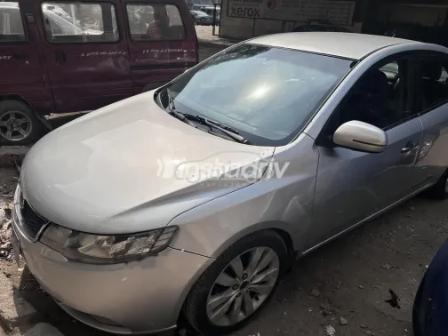 كيا سيراتو 2011 فضي مستعملة للبيع - 3