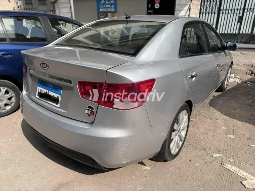 كيا سيراتو 2011 فضي مستعملة للبيع - 4