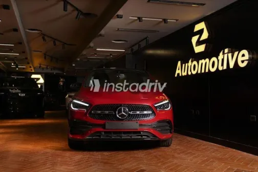 مرسيدس GLA 200 2022 أحمر مستعملة للبيع - 1