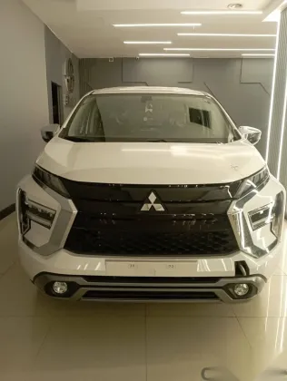 ميتسوبيشي اكسباندر 2026 أبيض جديدة للبيع