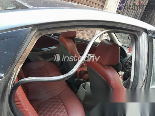 هيونداي اكسنت 2012 فضي مستعملة للبيع - 5