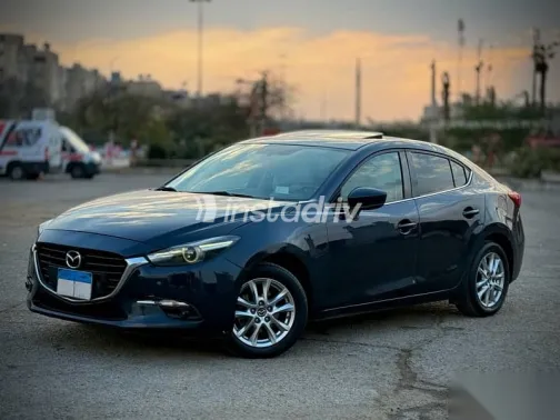 مازدا 3 2017 أزرق غامق مستعملة للبيع - 4