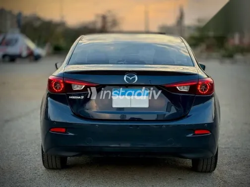 مازدا 3 2017 أزرق غامق مستعملة للبيع - 6