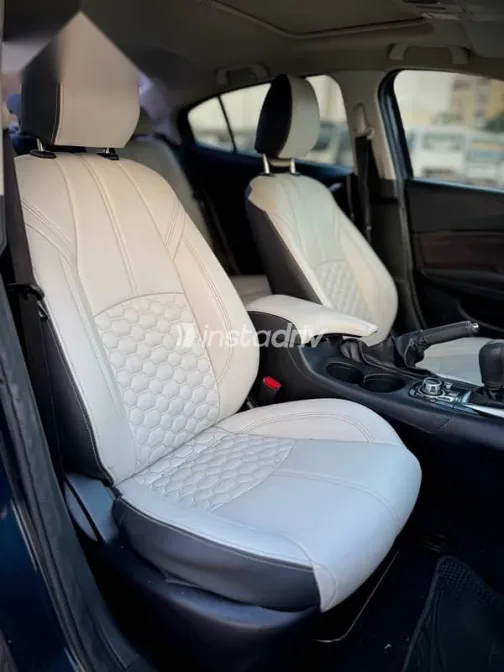 مازدا 3 2017 أزرق غامق مستعملة للبيع - 9