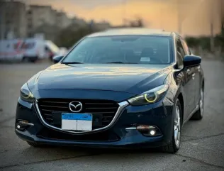 مازدا 3 2017 أزرق غامق مستعملة للبيع