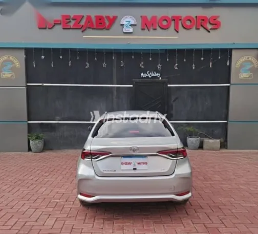 تويوتا كورولا 2021 فضي مستعملة للبيع - 4