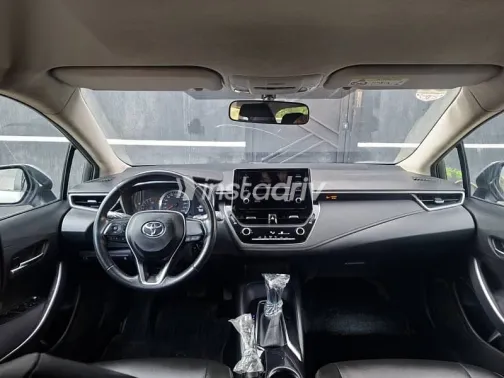 تويوتا كورولا 2021 فضي مستعملة للبيع - 6