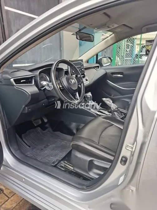 تويوتا كورولا 2021 فضي مستعملة للبيع - 7