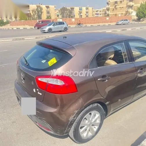 كيا ريو 2015 بني مستعملة للبيع - 3