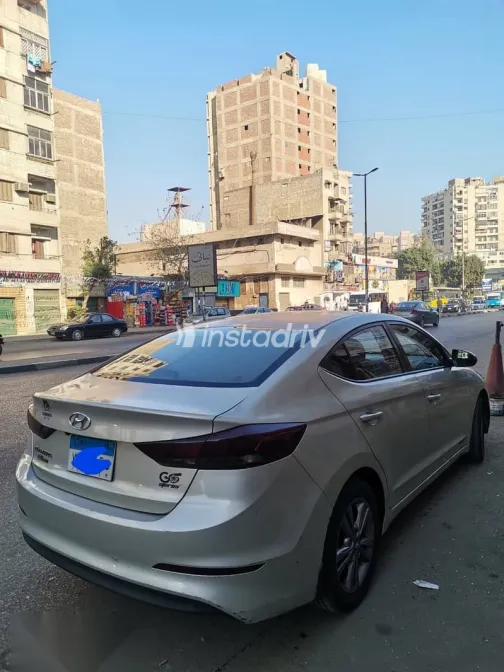 هيونداي إلنترا 2017 بيج مستعملة للبيع - 2