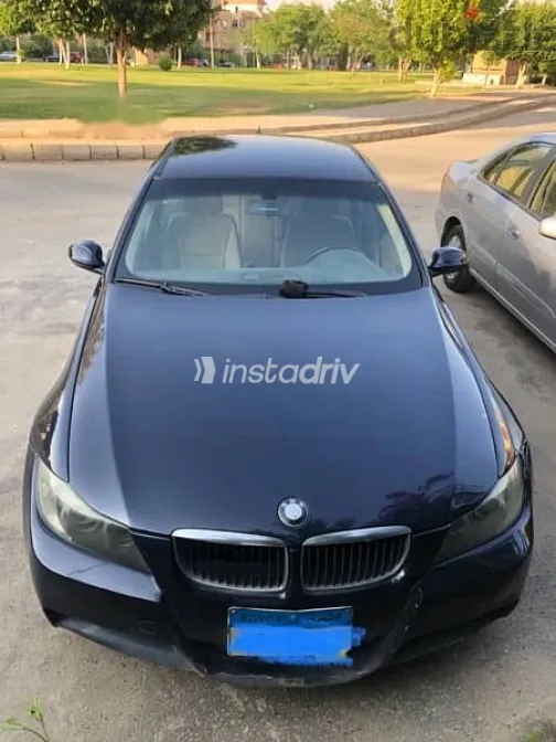 بي ام دبليو 320 2007 أزرق غامق مستعملة للبيع - 1