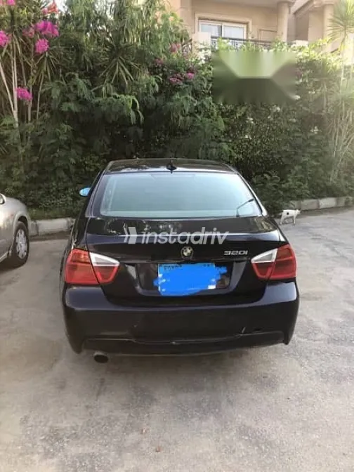 بي ام دبليو 320 2007 أزرق غامق مستعملة للبيع - 2