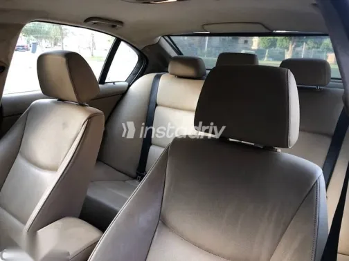 بي ام دبليو 320 2007 أزرق غامق مستعملة للبيع - 4