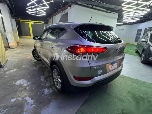 هيونداي توسان 2017 فضي مستعملة للبيع - 2