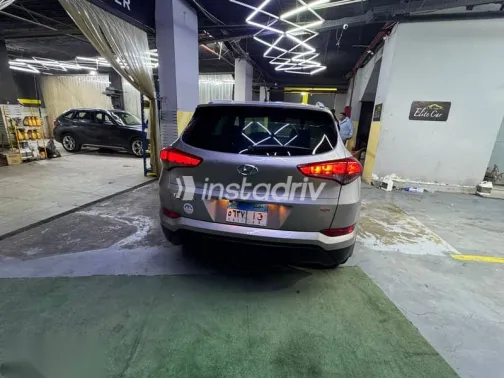 هيونداي توسان 2017 فضي مستعملة للبيع - 3