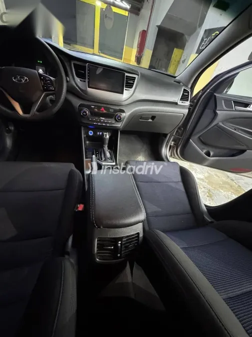 هيونداي توسان 2017 فضي مستعملة للبيع - 4