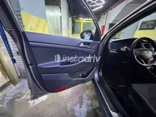 هيونداي توسان 2017 فضي مستعملة للبيع - 6